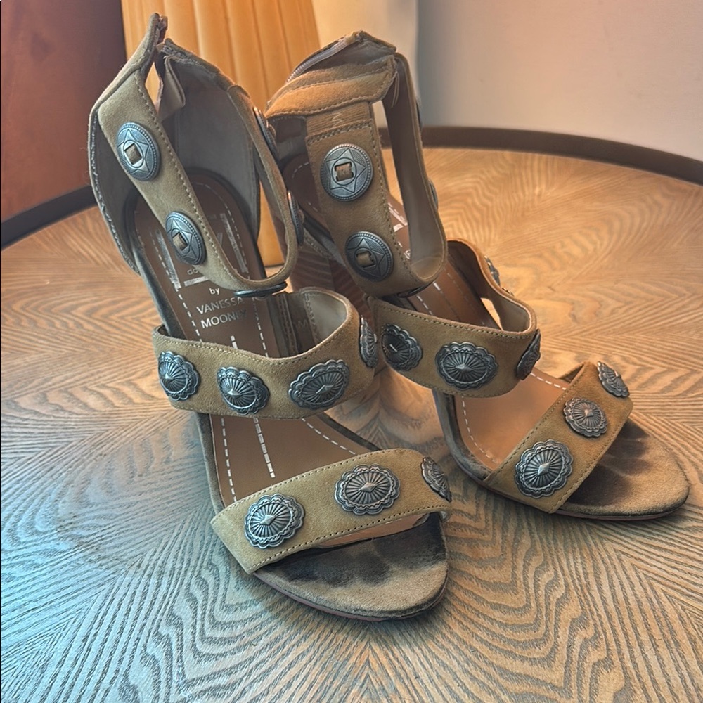Dolce Vita by Vanessa Mooney Women's Tan Sandals